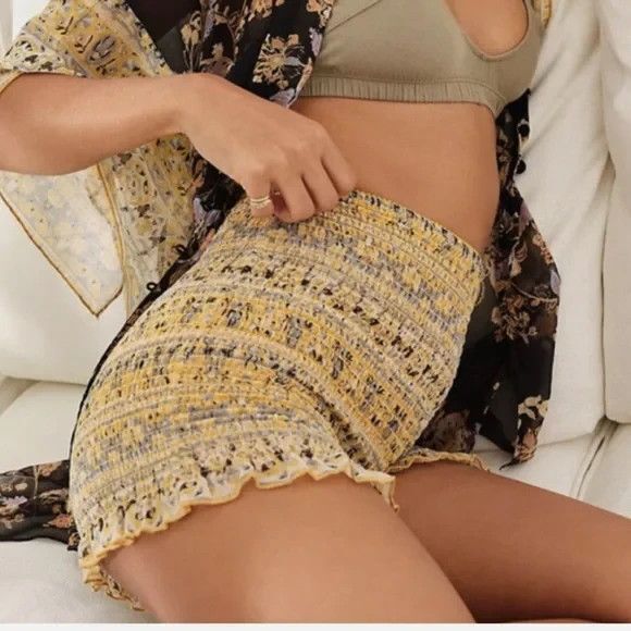 Intimately Free People Dream State Shorts Size XS Ruched Yellow Smocked Boho - Picture 3 of 9